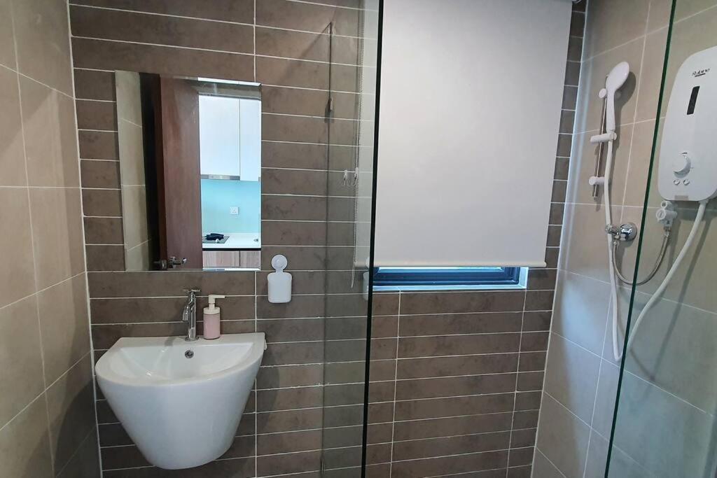 Kozi Square New Sgh Cozy Home Lv5B Kuching Buitenkant foto